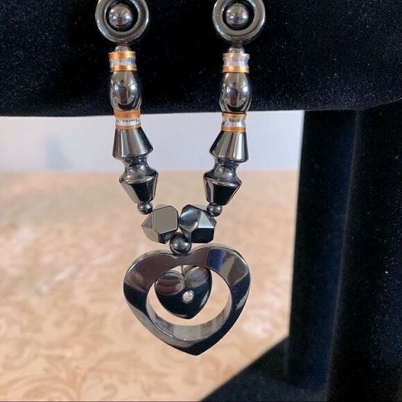 Hematite Crystal Heart in Heart Necklace Screw Closure 14” Gorgeous - Picture 1 of 4